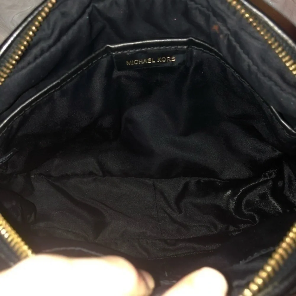Michael kors signature mk messenger crossbody bag